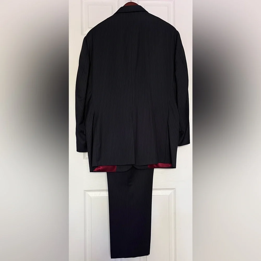 Tom James, Men’s Custom made wool suit, size 50R, pants W40/L 28